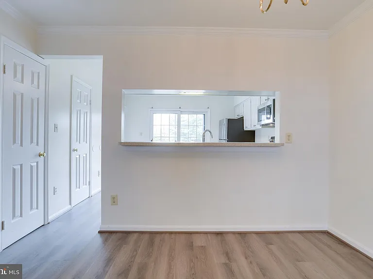 3050 S Glebe Rd — Photo 7