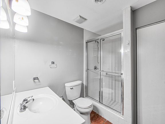 3rd image of 222 Blakeley Dr #222