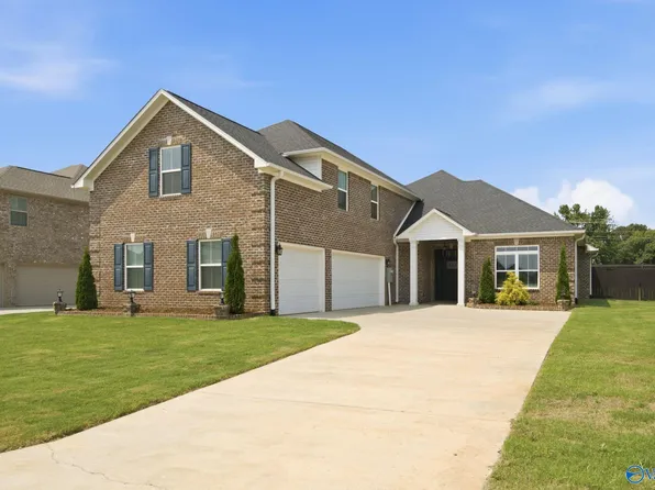 17050 Stonegate Dr, Athens, AL 35613
