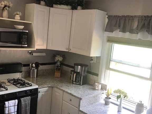 5th image of 1542 Sanford Ave