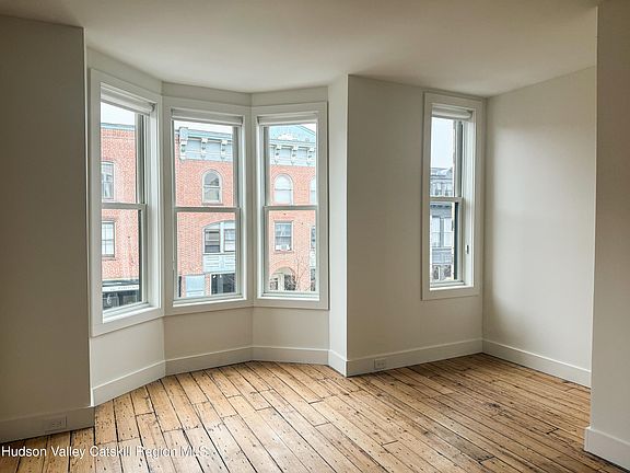 2nd image of 438 Warren St