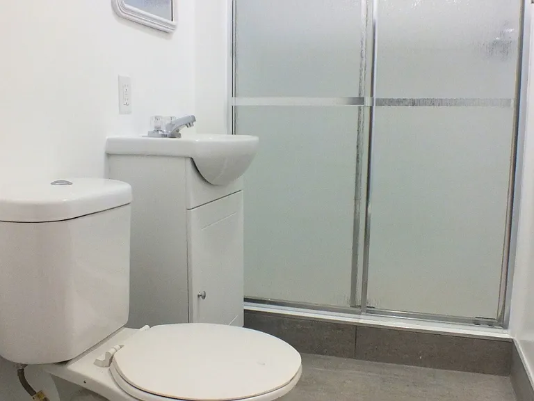 405 Elgin St — Photo 13