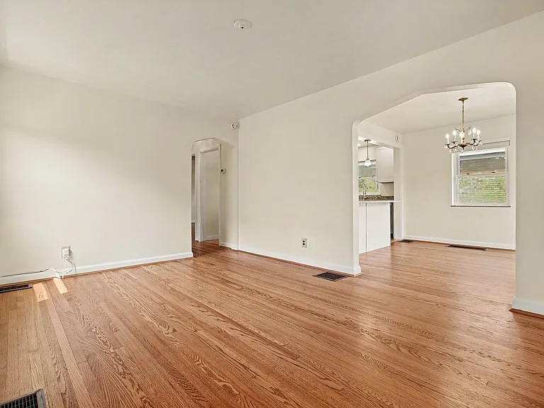 4515 Camberwell Rd — Photo 5