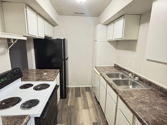 2nd image of 206 S Grove St #14