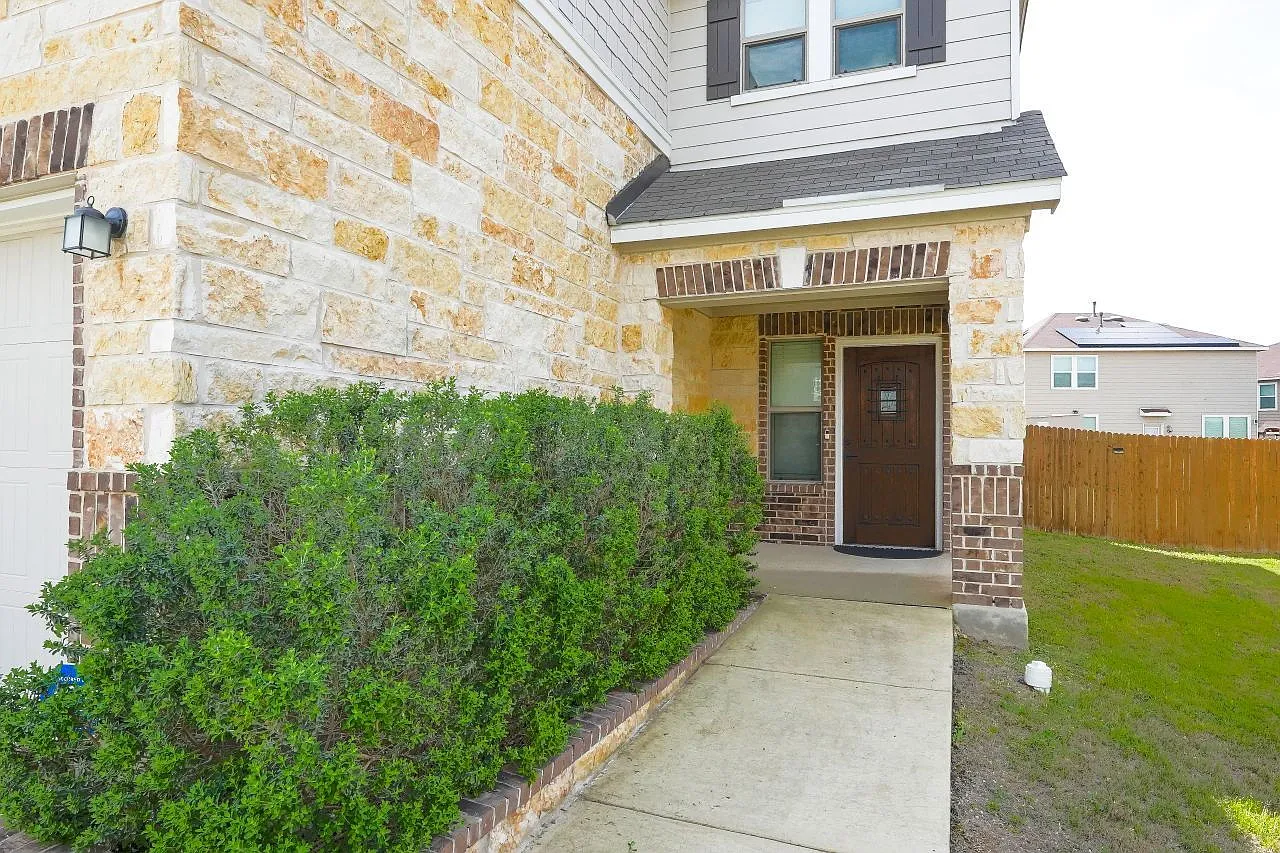 3 bed, 2.0 bath, 1840 sqft, $1,850 — Photo 2
