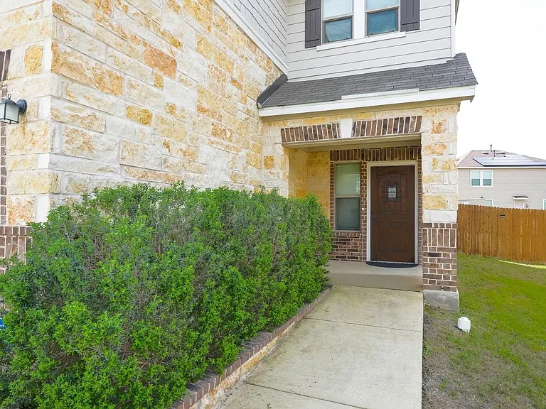 5527 Castle Brook Dr — Photo 2