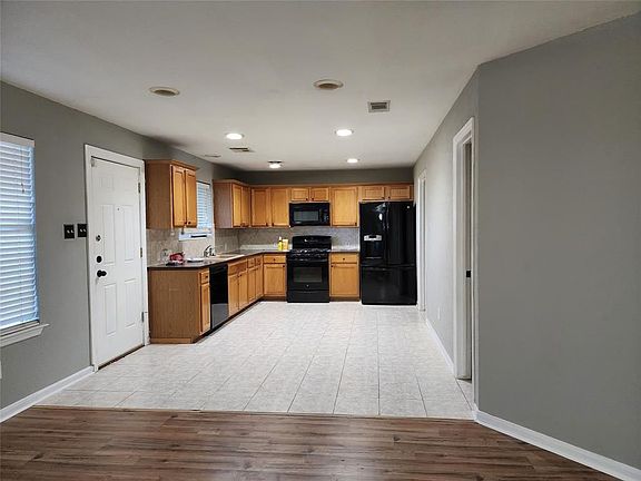 5th image of 2514 Lake Dale Ln