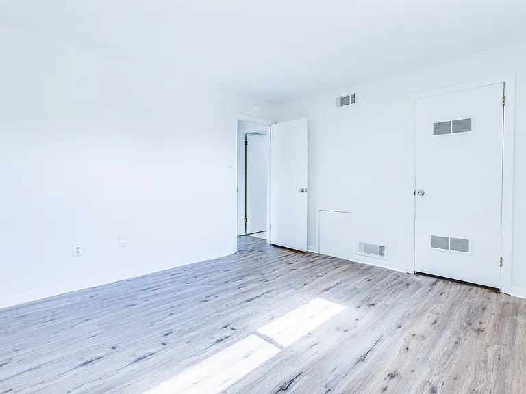 160 Glenn St #306 — Photo 16