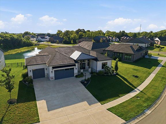 4th image of 9338 Rochelle Ln
