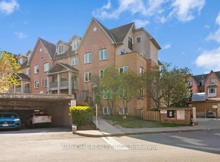 75 Weldrick Rd E #827, Richmond Hill, ON L4C 0H9