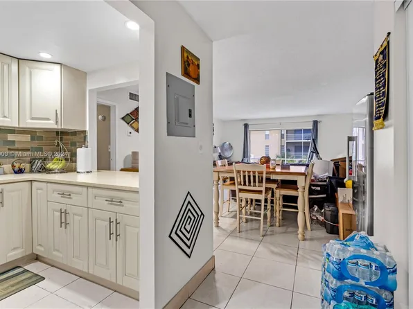 4848 NW 24th Ct APT 212, Fort Lauderdale, FL 33313