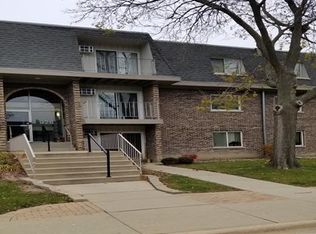 928 Jonathon Ct #6-202, Prospect Heights, IL 60070