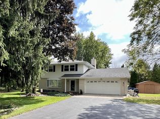 1241 Westwood Dr, Grafton, WI 53024