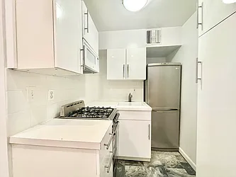 Rented by HOLTON REAL ESTATE INC.