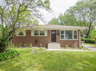 1404 W Palm Dr, Mount Prospect, IL