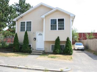38 Redwing St, Providence, RI 02907