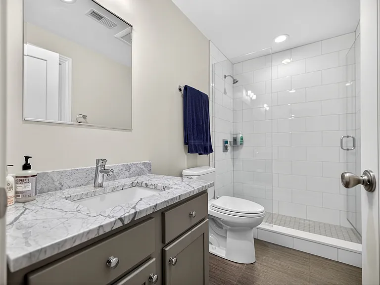 844 E 4th St #2 — Photo 14