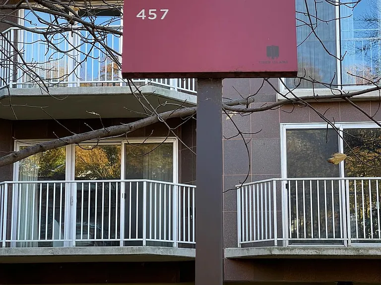 457 N St SW — Photo 46