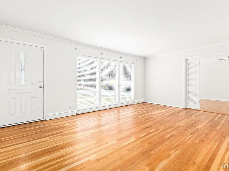 Dining room to Living room