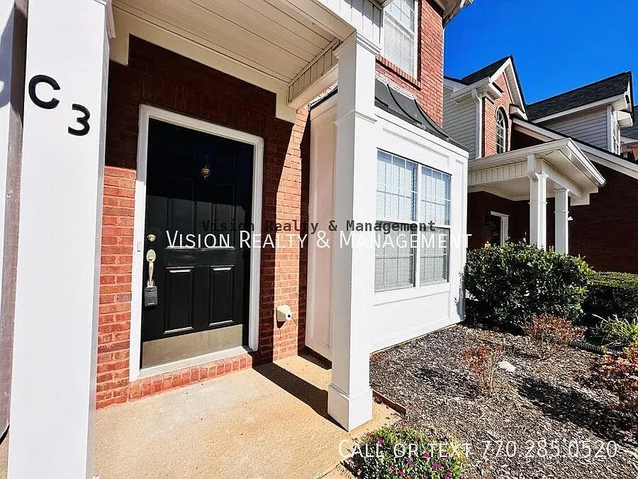 Beautiful 3 BD 2.5 BA Townhome — Photo 2