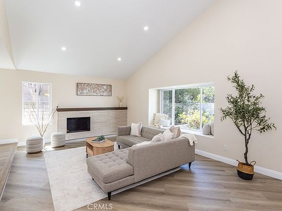 5th image of 10338 Etiwanda Ave