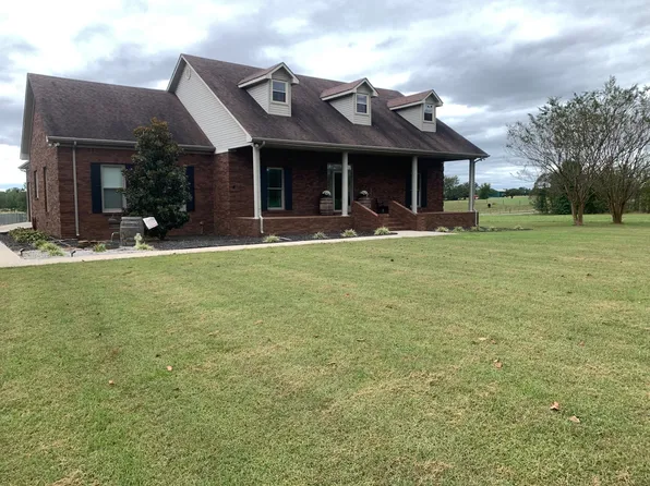 5 Boomer Ln, Fayetteville, TN 37334