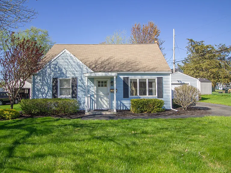7 David Rd — Photo 1