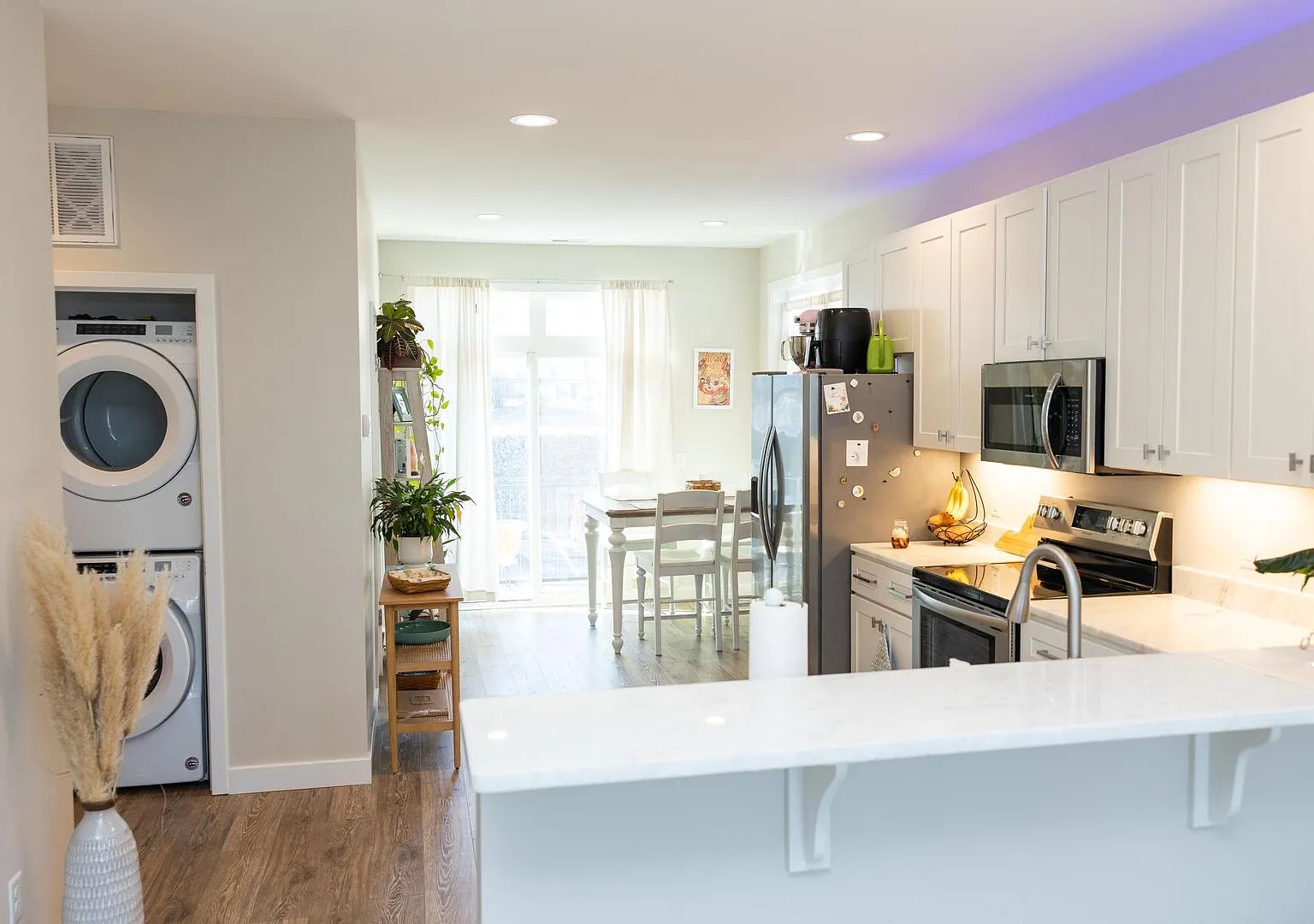 Modern Downtown Townhouse for Rent — Photo 3