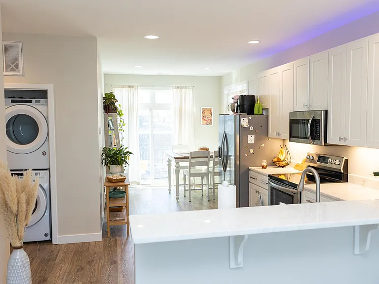 357 N Liberty St — Photo 3