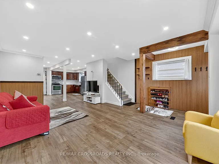 357 Pompano Ct — Photo 6
