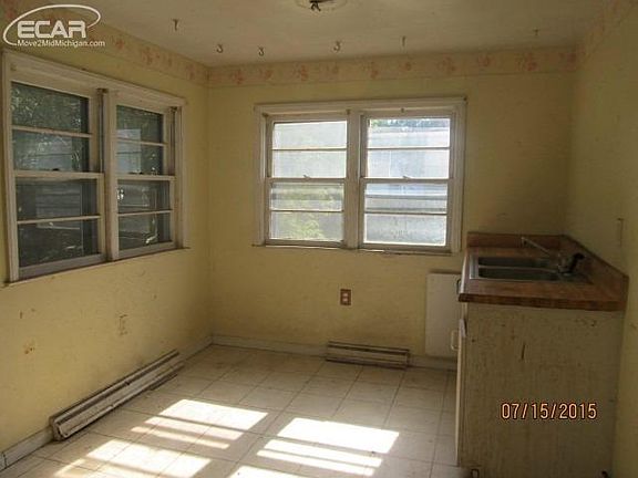 5th image of 1038 W Schumacher Ave