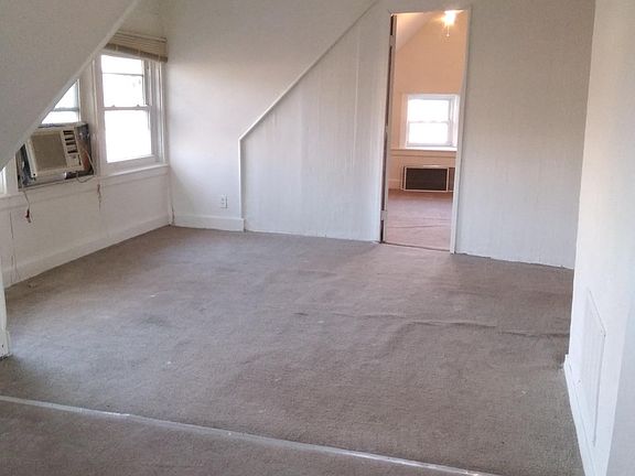 5th image of 629 Forest Ave APT 3