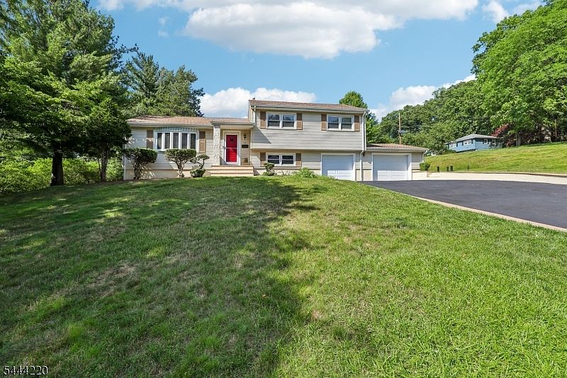 1st image of 54 Mountainview Dr
