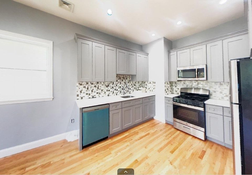 2nd image of 416 Bedford Ave #1