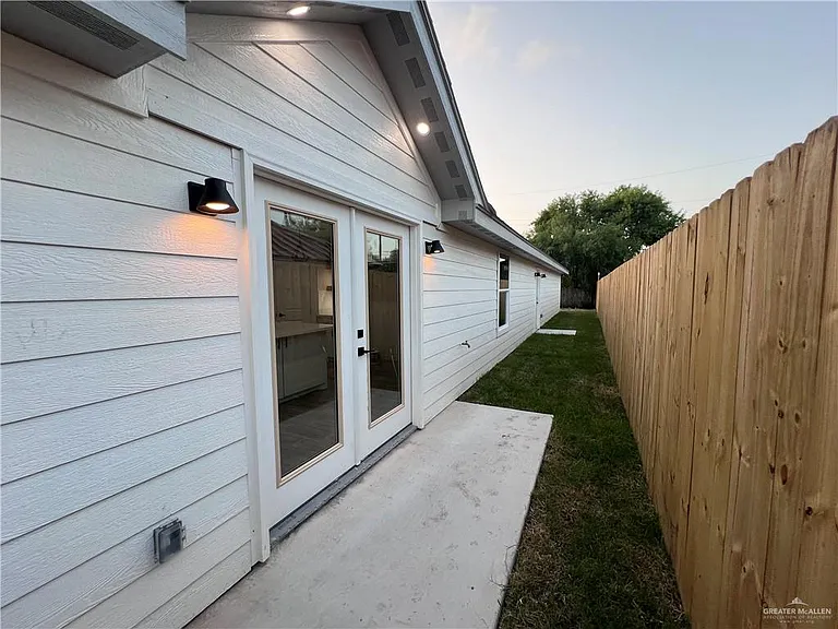 1726 La Paloma Ave — Photo 18