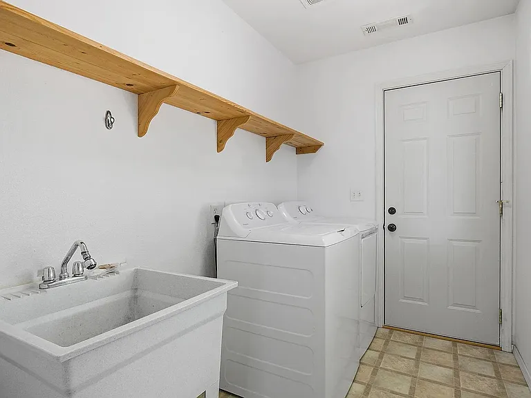 305 Blackberry Ct — Photo 11