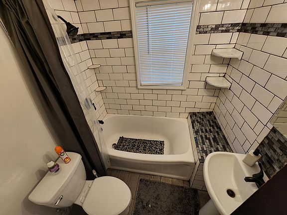 3rd image of 422 Alliance Ave
