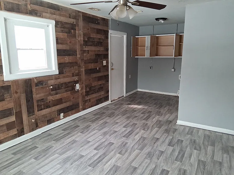 104 E Old Post Rd — Photo 10
