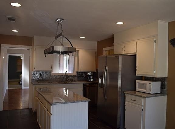 3rd image of 9009 Hickory Hill Dr