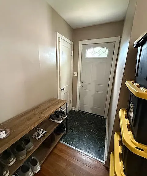 617 Montrose St — Photo 12
