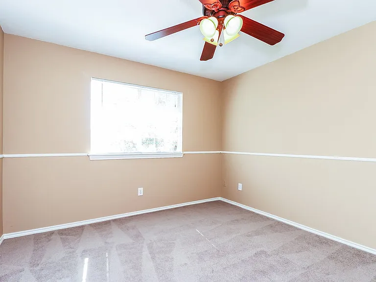 941 Azalia Dr — Photo 12
