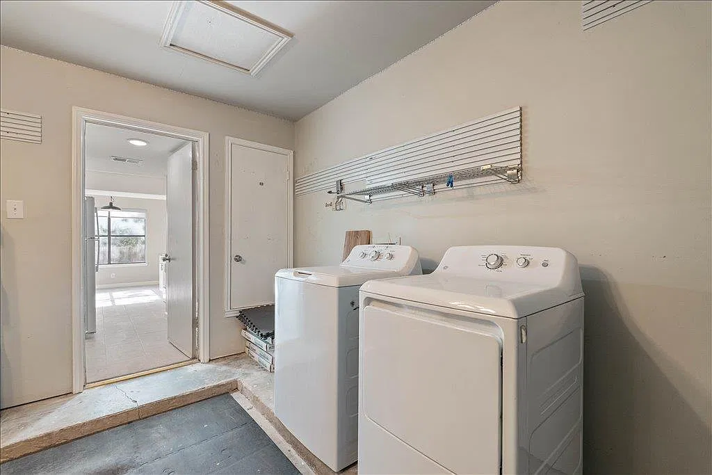2 bed, 2.5 bath, 1030 sqft, $1,695 — Photo 4