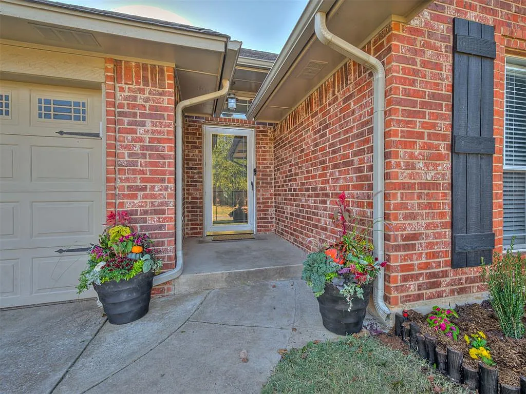 3 bed, 2.0 bath, 1289 sqft, $1,525 — Photo 2