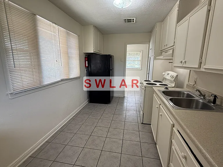 3542 Monroe St — Photo 8