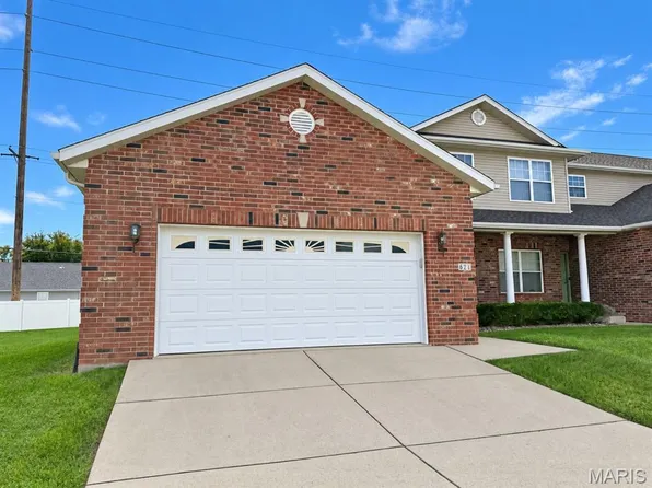 621 Titan Dr, O'Fallon, IL 62269