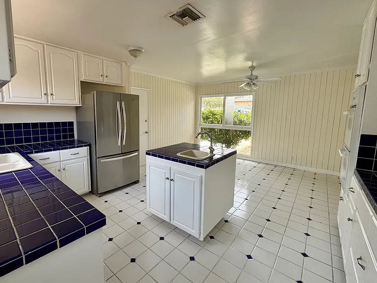 7928 Owensmouth Ave — Photo 12