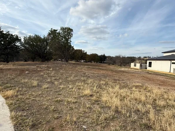 704 Silver Hill Rd, Horseshoe Bay, TX 78657