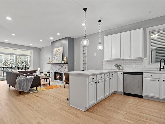 3rd image of 819 N Bishop St #1