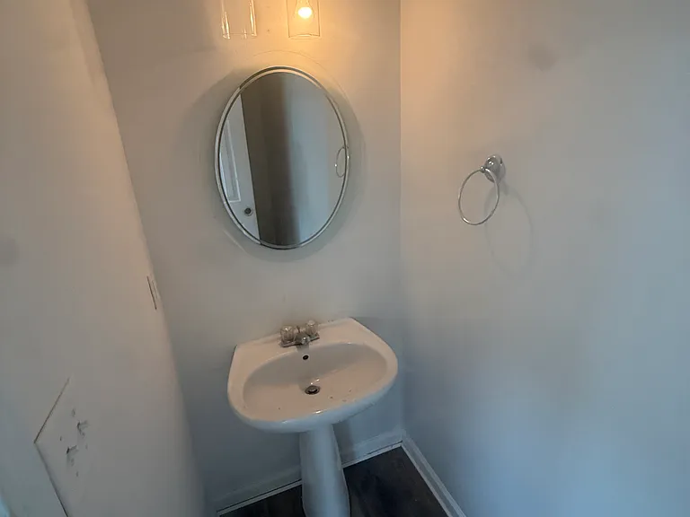 705 Waveland Ave — Photo 11