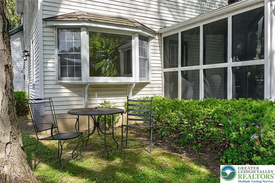 3 bed, 2.0 bath, 1140 sqft, $2,750 — Photo 4